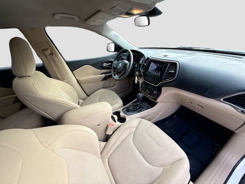 Used 2019 Jeep Cherokee Latitude w/ Popular Appearance Group FWD image 27