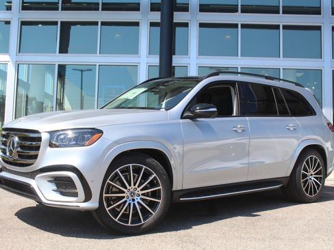 Used 2026 Mercedes-Benz GLS 450 GLS 450 image 2