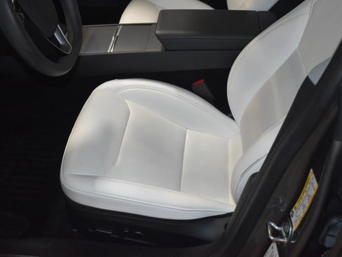 Used 2025 Tesla Model 3 RWD image 9
