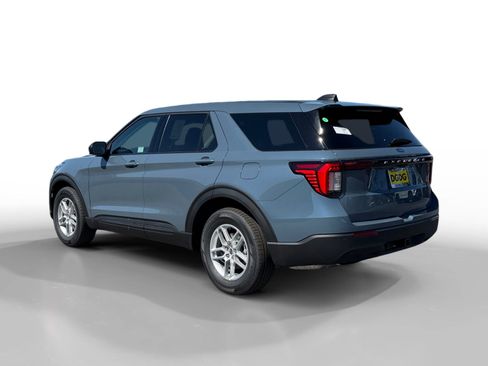 New 2026 Ford Explorer Active RWD image 3