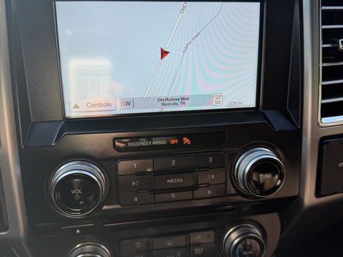 Used 2016 Ford F150 Platinum w/ Equipment Group 701A Luxury image 21