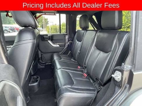 Used 2017 Jeep Wrangler Unlimited Rubicon AWD/4WD image 13