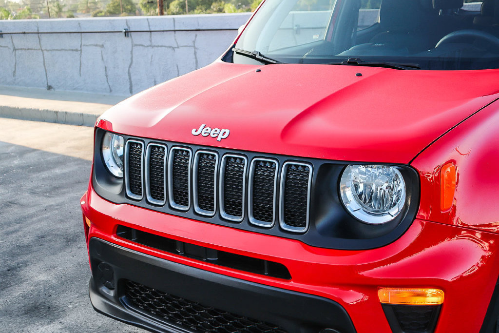 Used 2023 Jeep Renegade Latitude AWD/4WD image 6