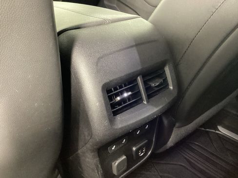 Used 2018 Chevrolet Equinox Premier AWD/4WD image 17