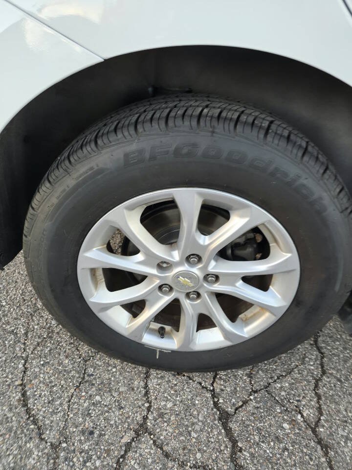 Used 2019 Chevrolet Equinox LT w/ Driver Convenience Package FWD image 35