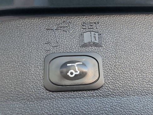 Used 2019 Ford Escape SEL image 21