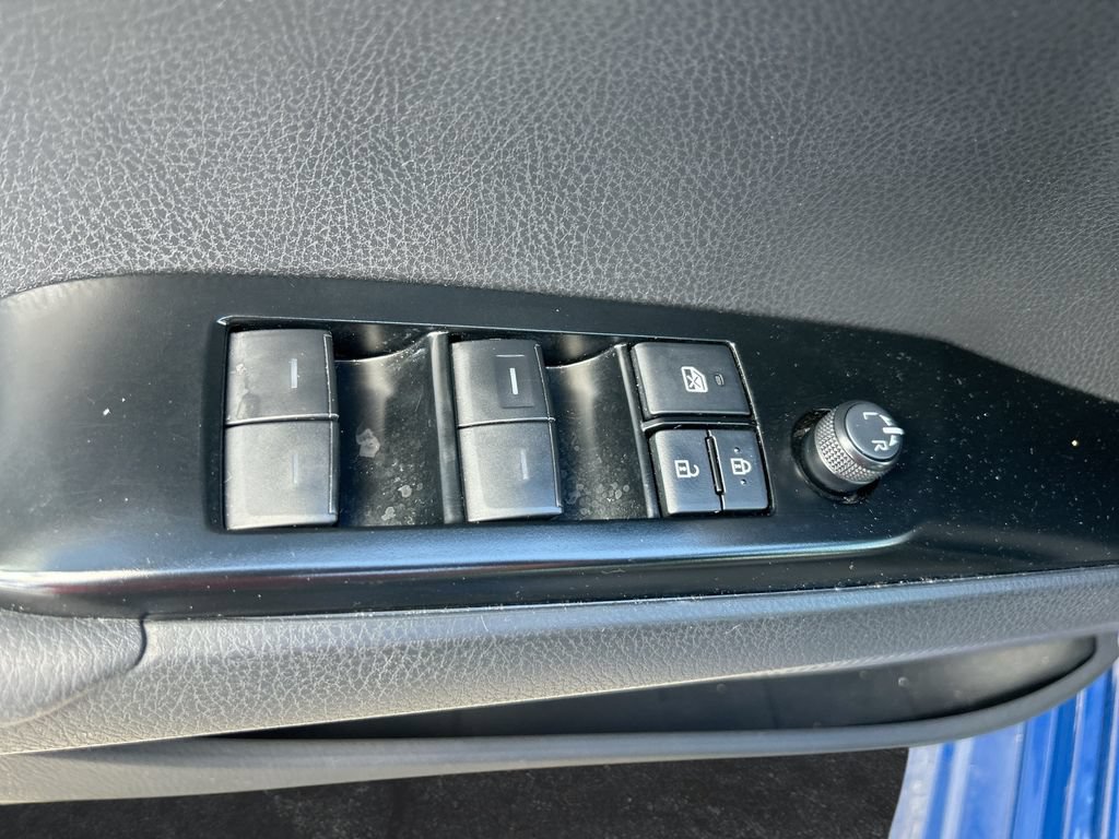 Used 2025 Toyota Camry SE w/ Convenience Package FWD image 13