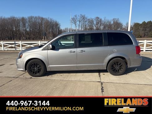 Used 2019 Dodge Grand Caravan GT image 2