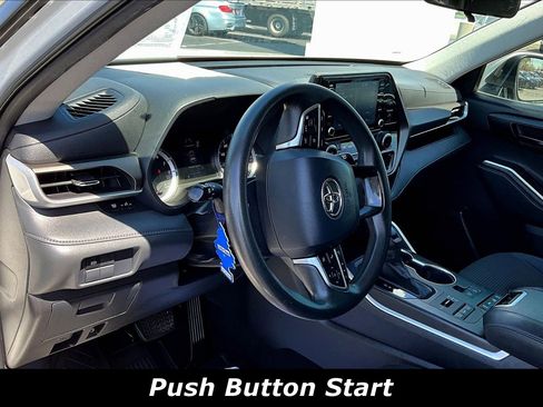Used 2020 Toyota Highlander L image 4