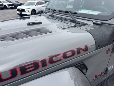 Used 2023 Jeep Gladiator Rubicon w/ Cold Weather Group AWD/4WD image 21