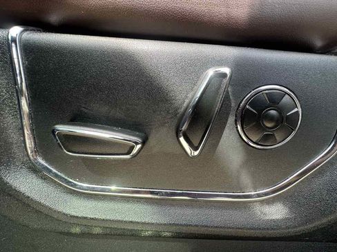 Used 2015 Ford F150 Platinum w/ Equipment Group 701A Luxury image 12