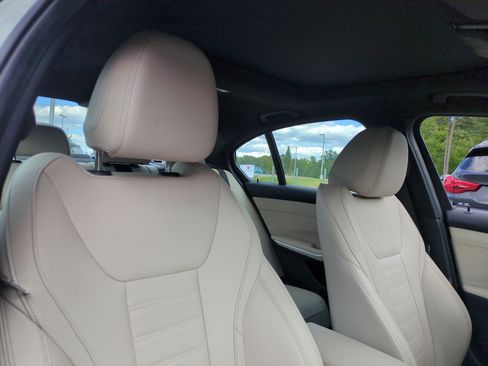 Certified 2022 BMW 330i xDrive Sedan w/ Premium Package 2 AWD/4WD image 31