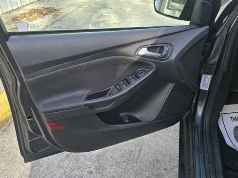 Used 2017 Ford Focus SE w/ Interior Protection Package image 14