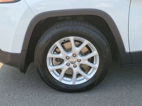 Used 2018 Jeep Cherokee Latitude FWD image 9