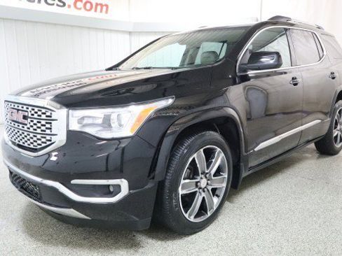 Used 2017 GMC Acadia Denali w/ Technology Package image 2