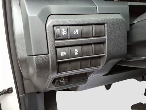 Used 2025 Toyota Tacoma SR image 19