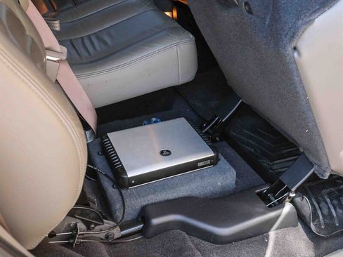 Used 2004 HUMMER H2 w/ Chrome Appearance Package image 58