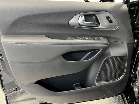 New 2026 Chrysler Pacifica Select image 26