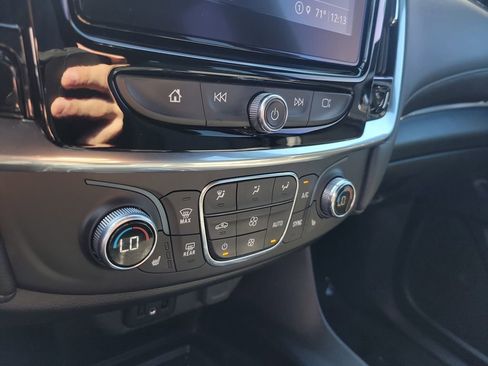 Used 2023 Chevrolet Traverse LT image 19