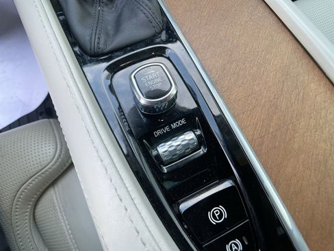 Used 2020 Volvo S90 T6 Inscription image 29