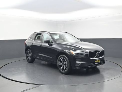 Used 2022 Volvo XC60 B5 Momentum w/ Protection Package Premier AWD/4WD image 3