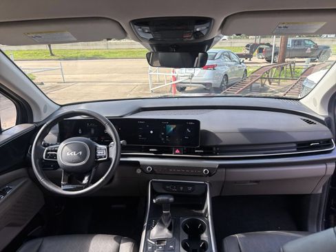 Used 2026 Kia Carnival FWD image 36