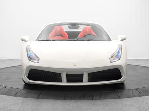 Used 2019 Ferrari 488 Spider RWD image 2