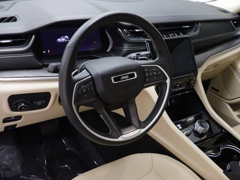 Used 2022 Jeep Grand Cherokee Limited image 6