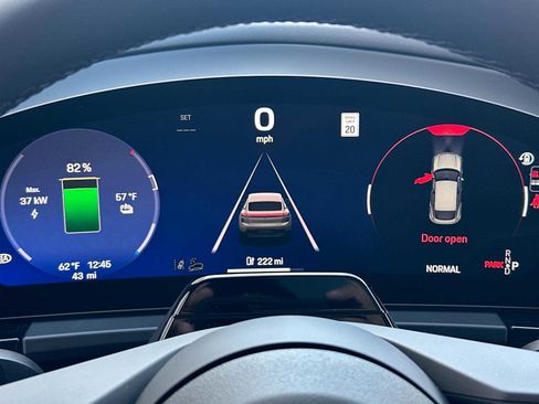 New 2026 Porsche Macan 4 Electric image 25