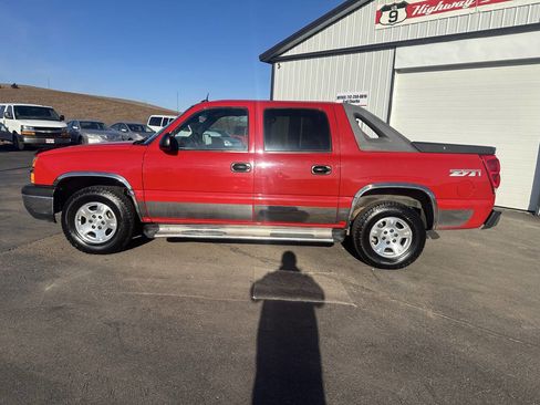 Used 2004 Chevrolet Avalanche Z71 w/ Preferred Equipment Group image 2
