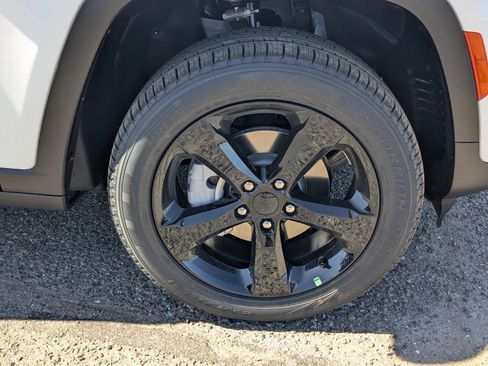 New 2025 Jeep Grand Cherokee Limited image 6