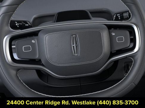 New 2026 Lincoln Navigator Reserve w/ Jet Appearance Package AWD/4WD image 12