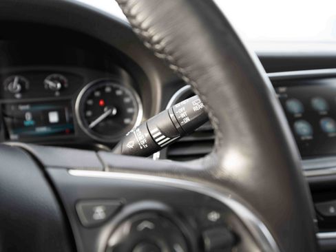 Used 2018 Buick Enclave Essence image 14