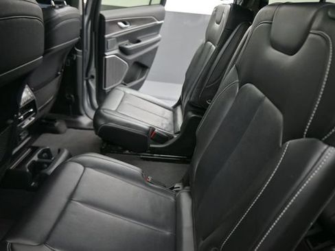 Used 2022 Jeep Grand Cherokee L Limited AWD/4WD image 31