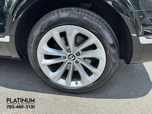 Used 2017 Bentley Bentayga AWD/4WD image 26