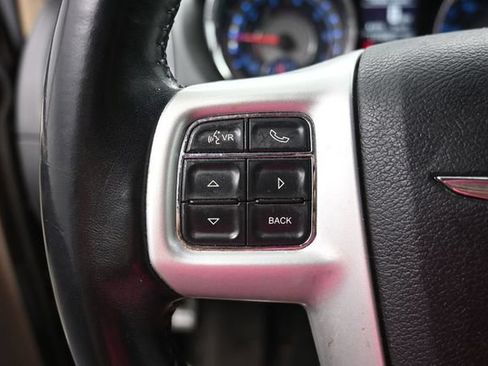 Used 2016 Chrysler Town & Country Touring FWD image 21