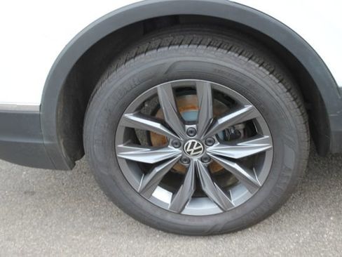 Used 2023 Volkswagen Tiguan SE image 35