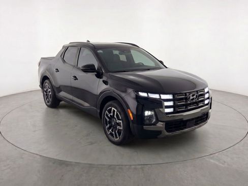Used 2025 Hyundai Santa Cruz Limited AWD/4WD image 2