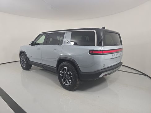 Used 2025 Rivian R1S Adventure AWD/4WD image 3