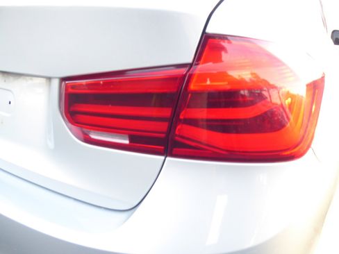 Used 2018 BMW 320i xDrive Sedan image 16