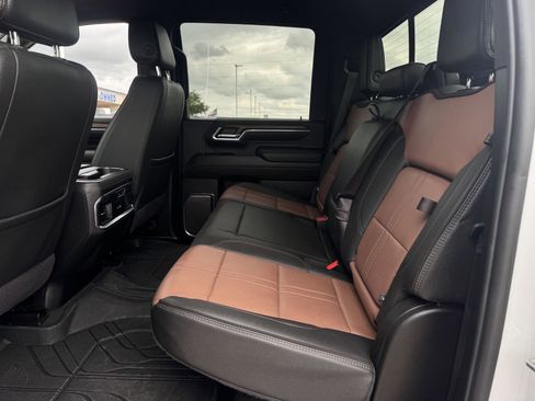 Used 2024 Chevrolet Silverado 3500 High Country w/ Technology Package image 31