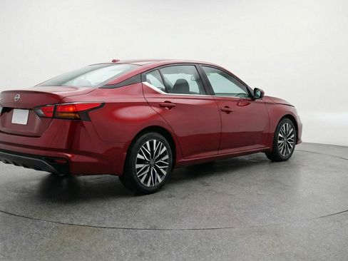 Used 2025 Nissan Altima 2.5 SV image 9