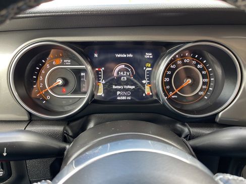 Used 2022 Jeep Wrangler Unlimited Sahara w/ LED Lighting Group image 9