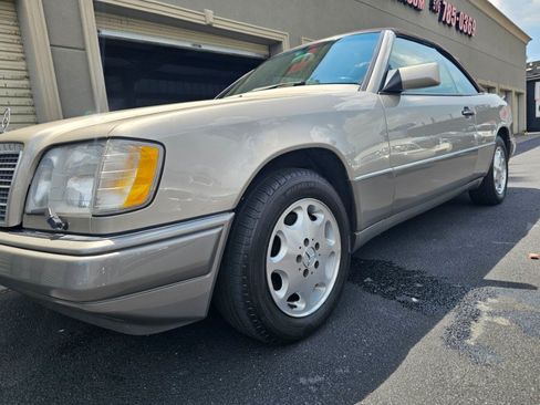 Used 1994 Mercedes-Benz E 320 Convertible image 34