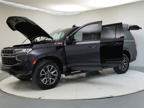 Used 2022 Chevrolet Suburban Z71 w/ Luxury Package image 10