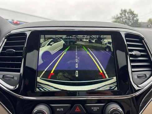 Used 2019 Jeep Grand Cherokee Limited image 25