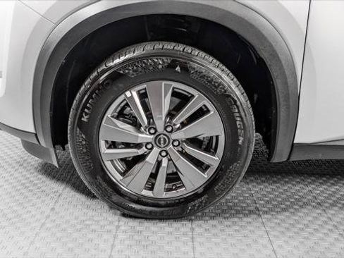 Used 2025 Nissan Pathfinder SV FWD image 33