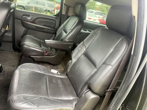 Used 2011 Cadillac Escalade ESV Luxury image 26