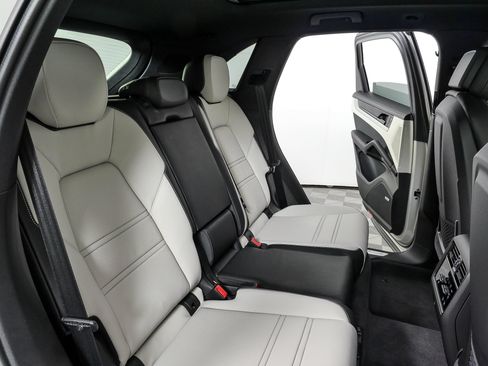 New 2026 Porsche Cayenne AWD/4WD image 23
