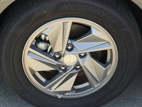 Certified 2025 Hyundai Elantra SE w/ Cargo Package image 6